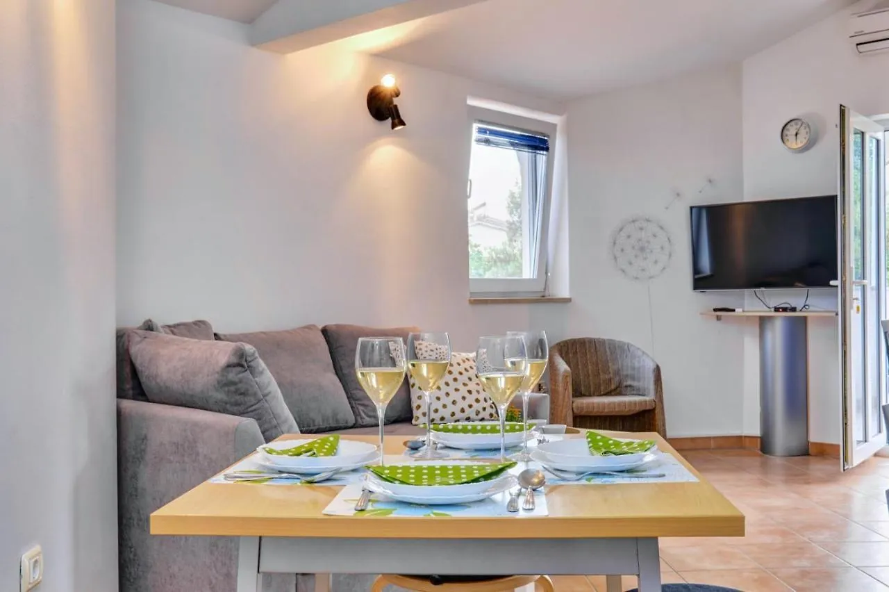 Apartment House Una Vinkuran 0*,  Croatia