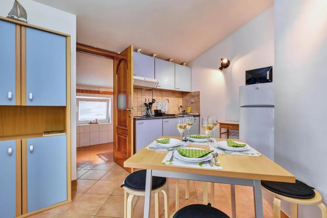 Apartment House Una Vinkuran Guest house