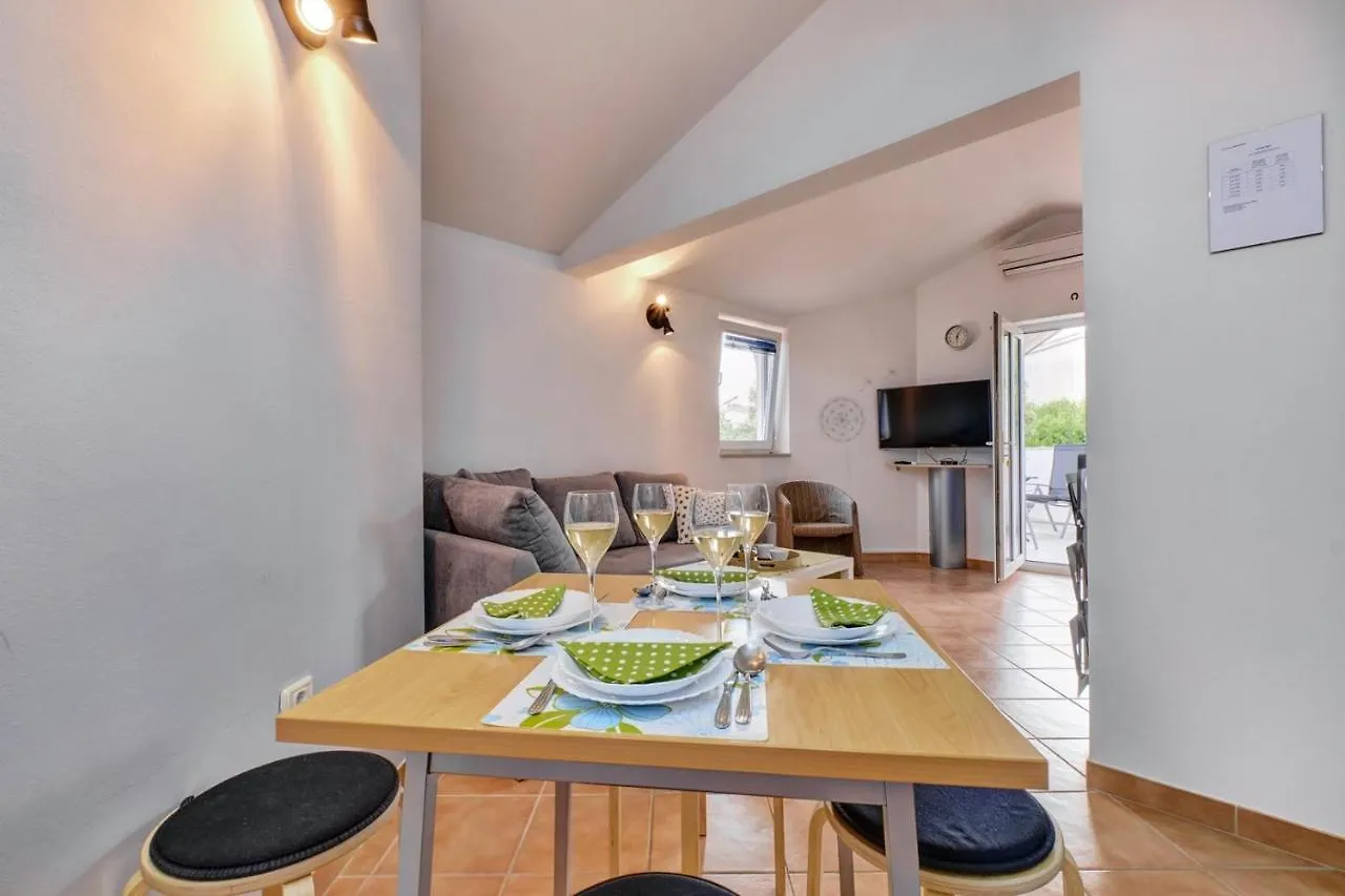 Apartment House Una Vinkuran