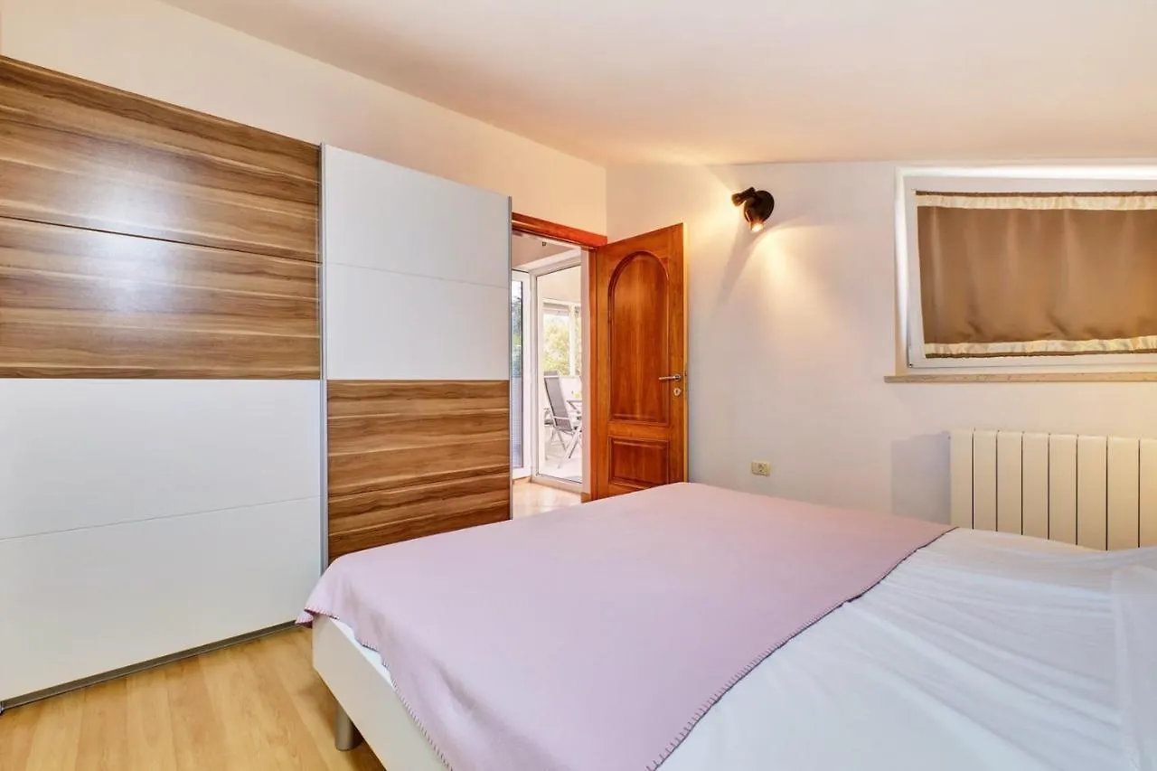 Guest house Apartment House Una Vinkuran