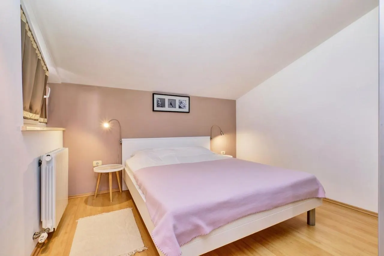 Apartment House Una Vinkuran Guest house