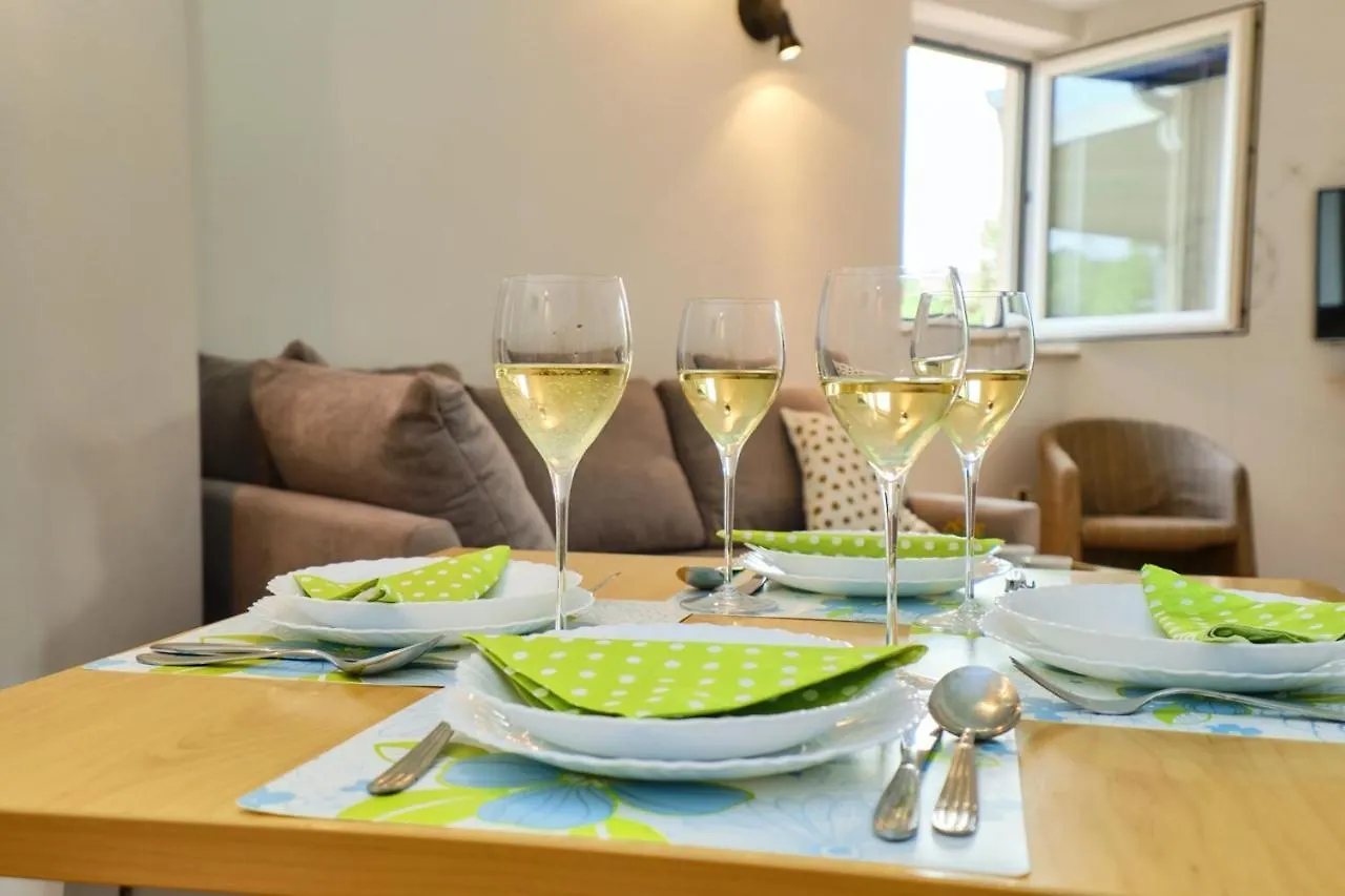 Guest house Apartment House Una Vinkuran Croatia